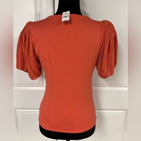 Express Twist Front Top - Picture 2 of 6